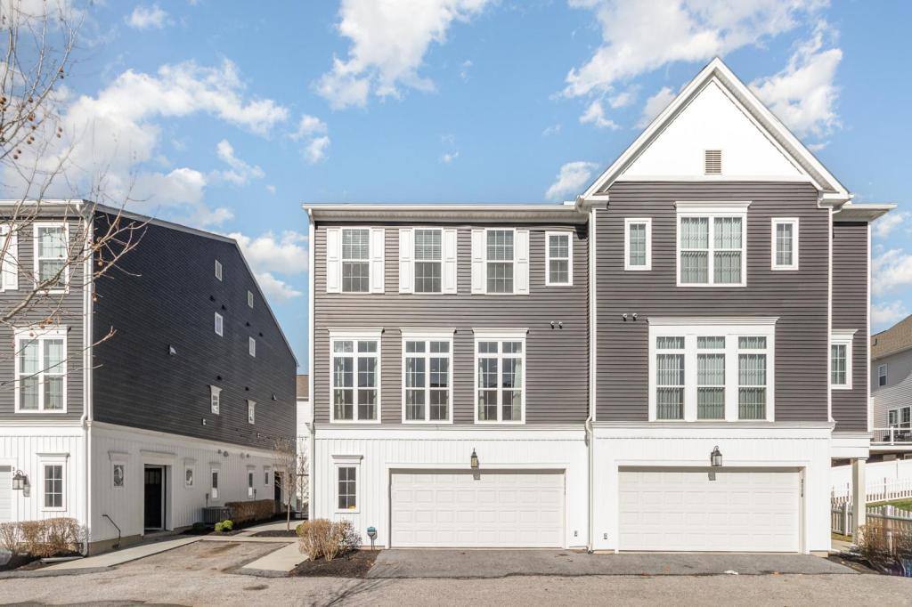 Townhouse for rent at 3112 Detweiler Lane, Mechanicsburg, PA 17055