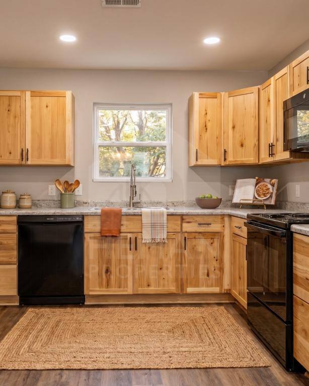 House for rent at 221 N Park Ave #B, Aurora, MO 65605