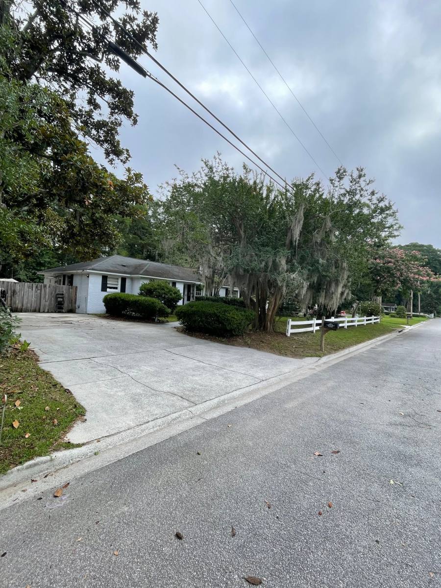 House for rent at 24 Pine Dr, Savannah, GA 31405