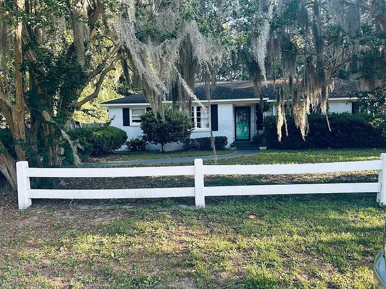 House for rent at 24 Pine Dr, Savannah, GA 31405