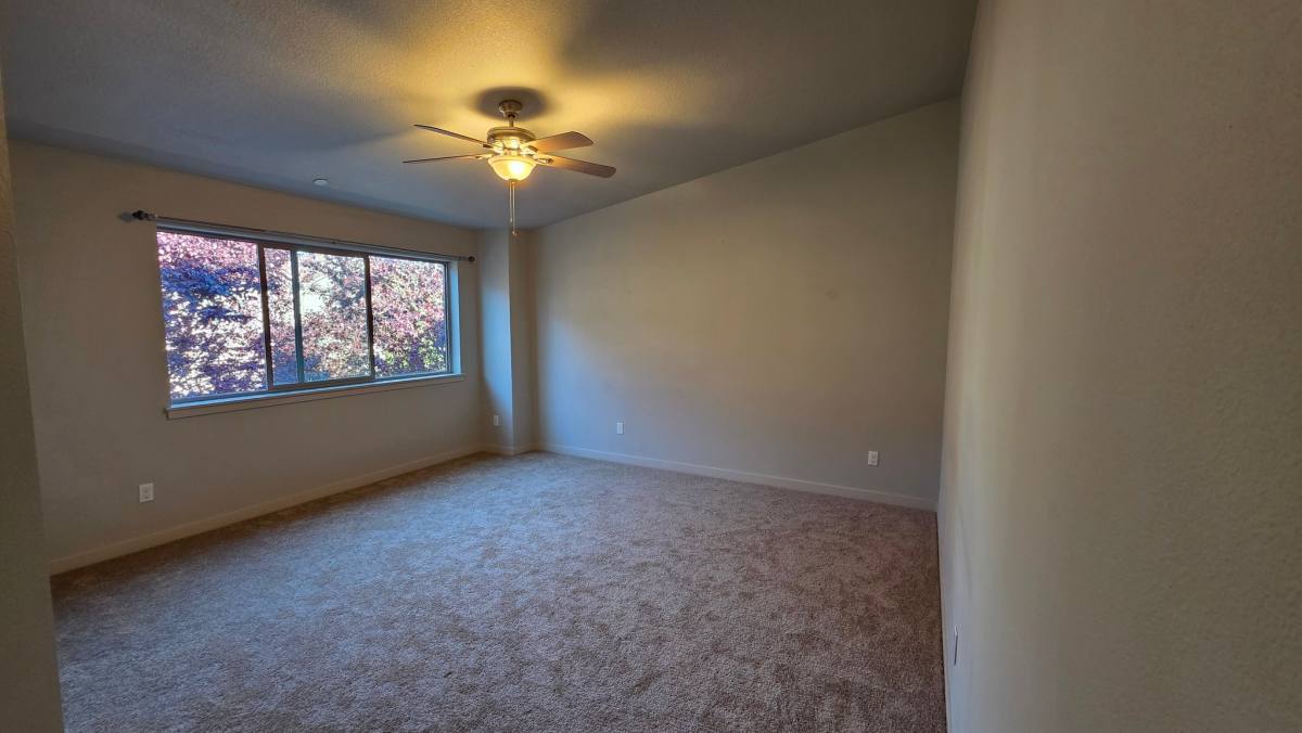 Townhouse for rent at 129 N 44th Place, Ridgefield, WA 98642