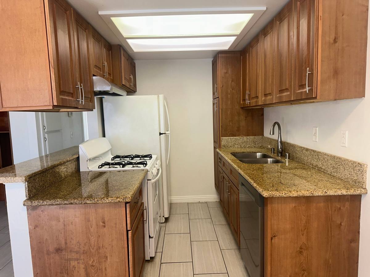 Apartment for rent at 13576 Algonquin Rd #2, Apple Valley, CA 92308