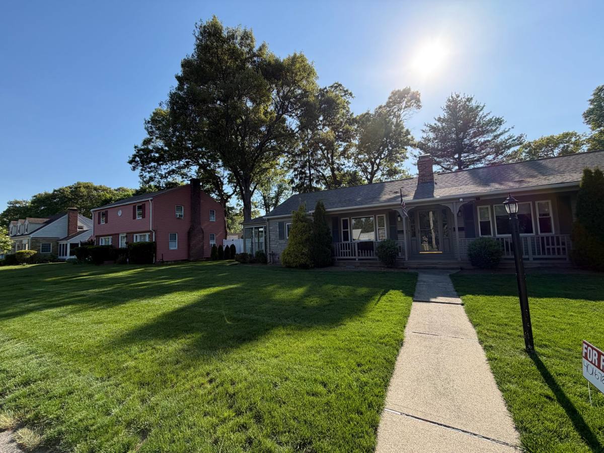 Apartment for rent at 135 Park View Ave #A, Warwick, RI 02888