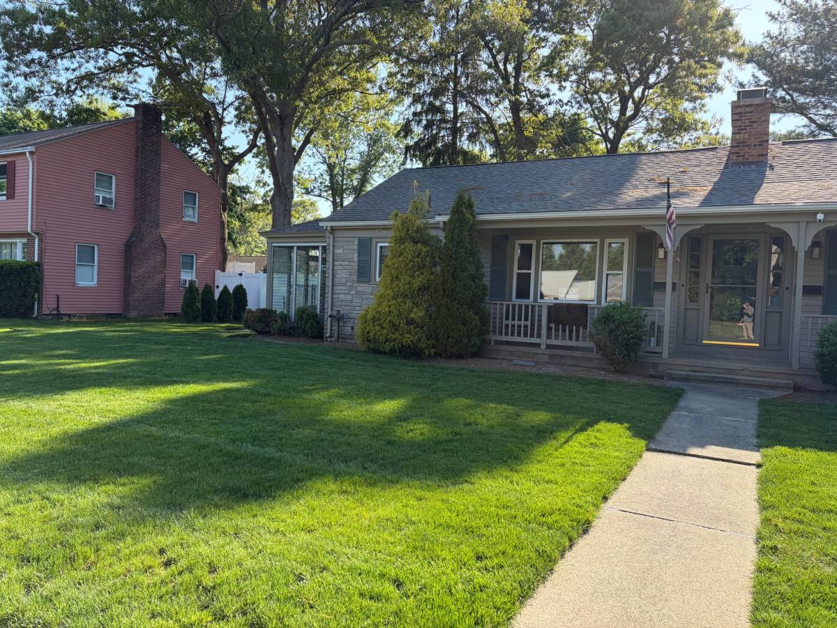 Apartment for rent at 135 Park View Ave #A, Warwick, RI 02888