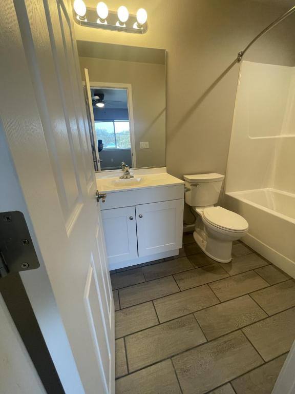 Townhouse for rent at 318 11th St SE #3, Bandon, OR 97411