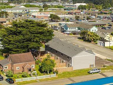 Townhouse for rent at 318 11th St SE #3, Bandon, OR 97411