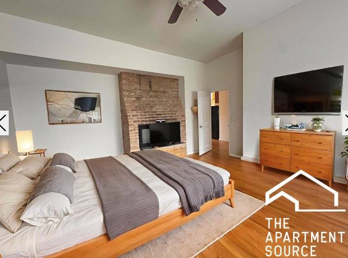 Apartment for rent at 916 W Belmont Ave #2, Chicago, IL 60657