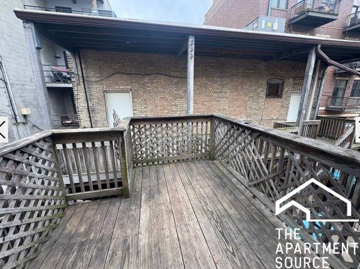 Apartment for rent at 916 W Belmont Ave #2, Chicago, IL 60657