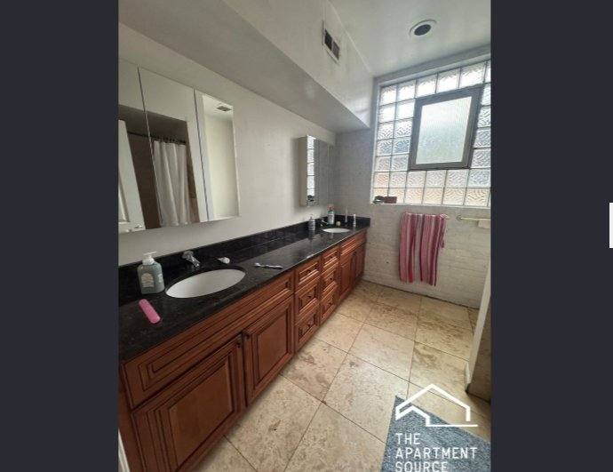 Apartment for rent at 916 W Belmont Ave #2, Chicago, IL 60657