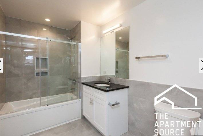 Apartment for rent at 927 W Irving Park Rd #2, Chicago, IL 60613