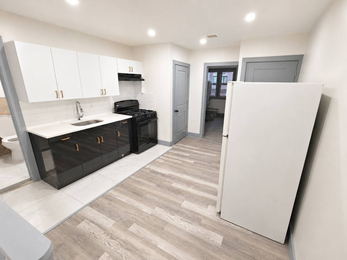 Apartment for rent at 655 S 11th St #2, Newark, NJ 07103