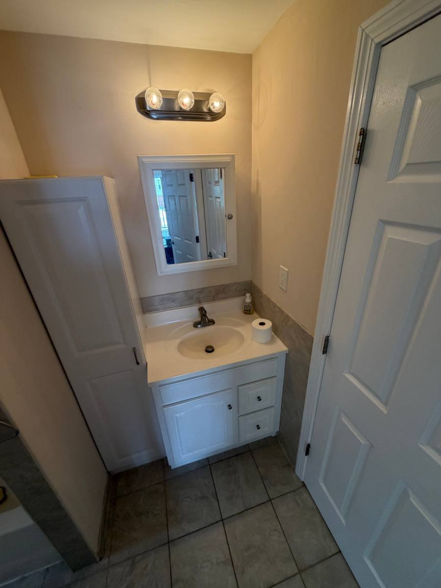 Apartment for rent at 852 Bank St #A, New London, CT 06320