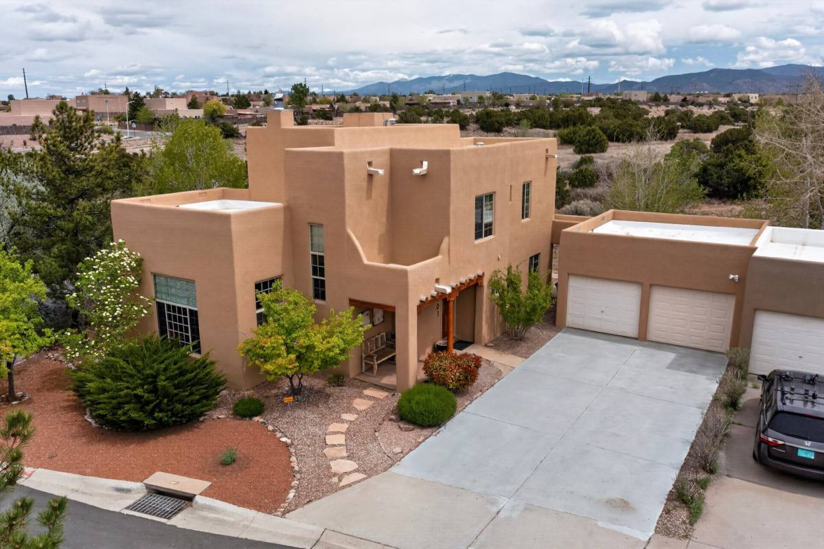 House for rent at 4401 Autumn Leaf Lane, Santa Fe, NM 87507