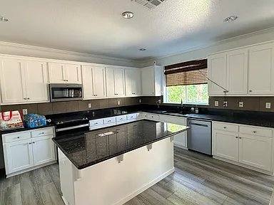 House for rent at 2337 N Silvervale St, Visalia, CA 93291