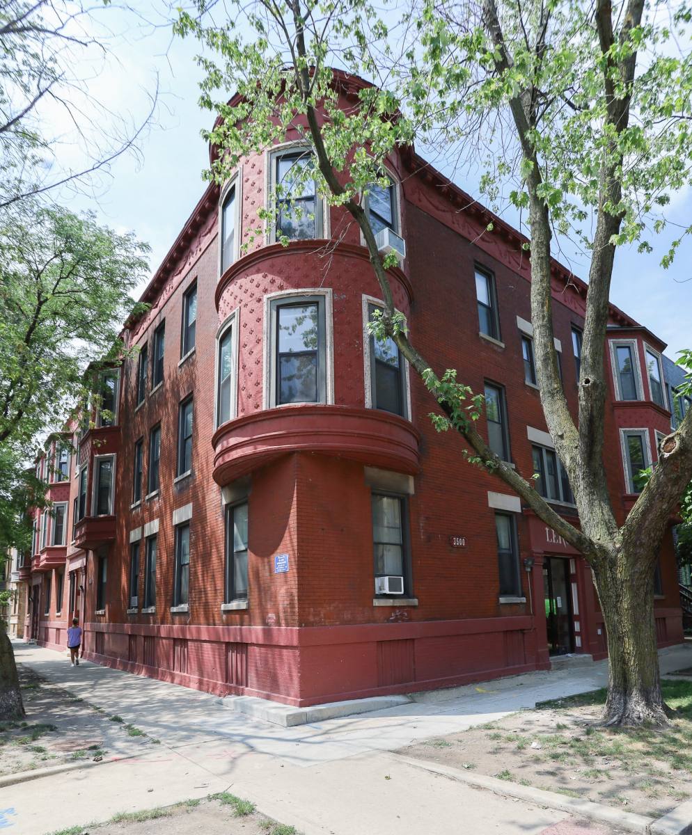 Apartment for rent at 840 Cornelia #1, Chicago, IL 60657