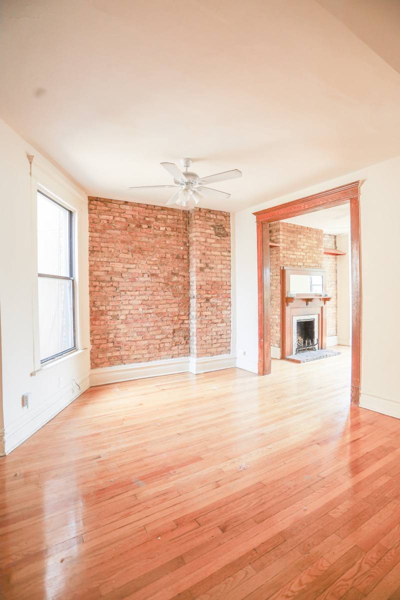 Apartment for rent at 840 Cornelia #1, Chicago, IL 60657