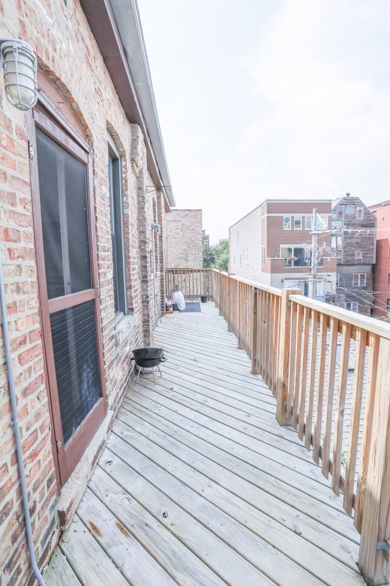 Apartment for rent at 840 Cornelia #1, Chicago, IL 60657