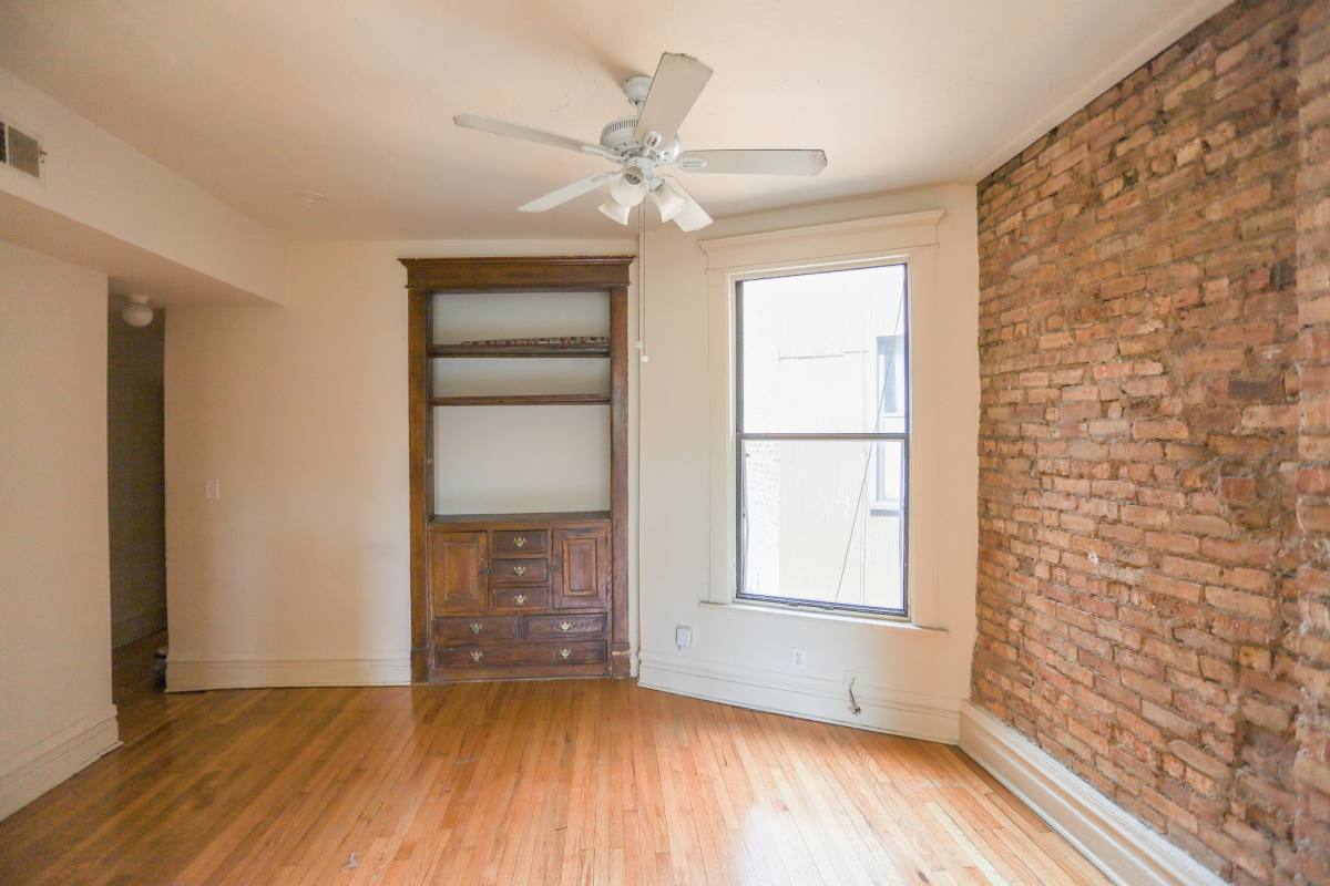 Apartment for rent at 840 Cornelia #1, Chicago, IL 60657