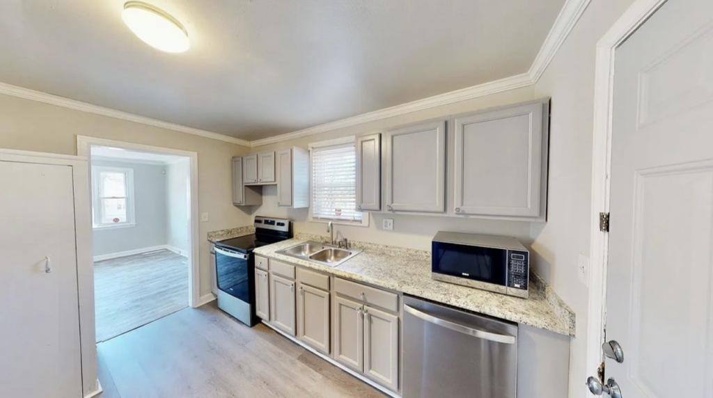 House for rent at 2320 Vanderbilt Rd, Charlotte, NC 28206