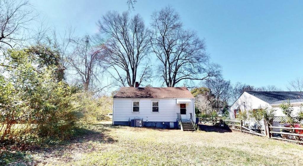 House for rent at 2320 Vanderbilt Rd, Charlotte, NC 28206