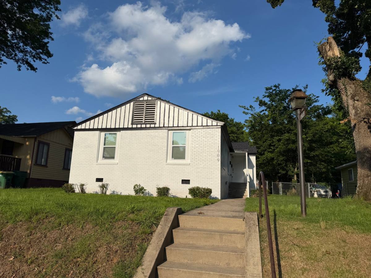 Apartment for rent at 1909 S State St, Little Rock, AR 72206