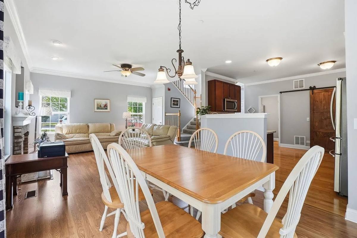 Townhouse for rent at 1814 Candlelight Circle, Montgomery, IL 60538