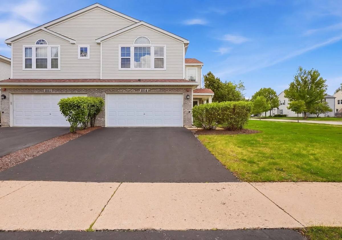 Townhouse for rent at 1814 Candlelight Circle, Montgomery, IL 60538