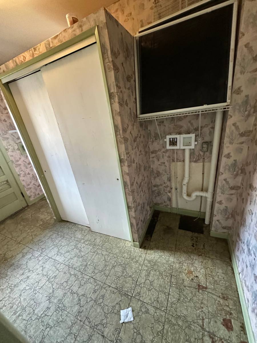 Apartment for rent at 213 Pine St #3, Lewiston, ME 04240