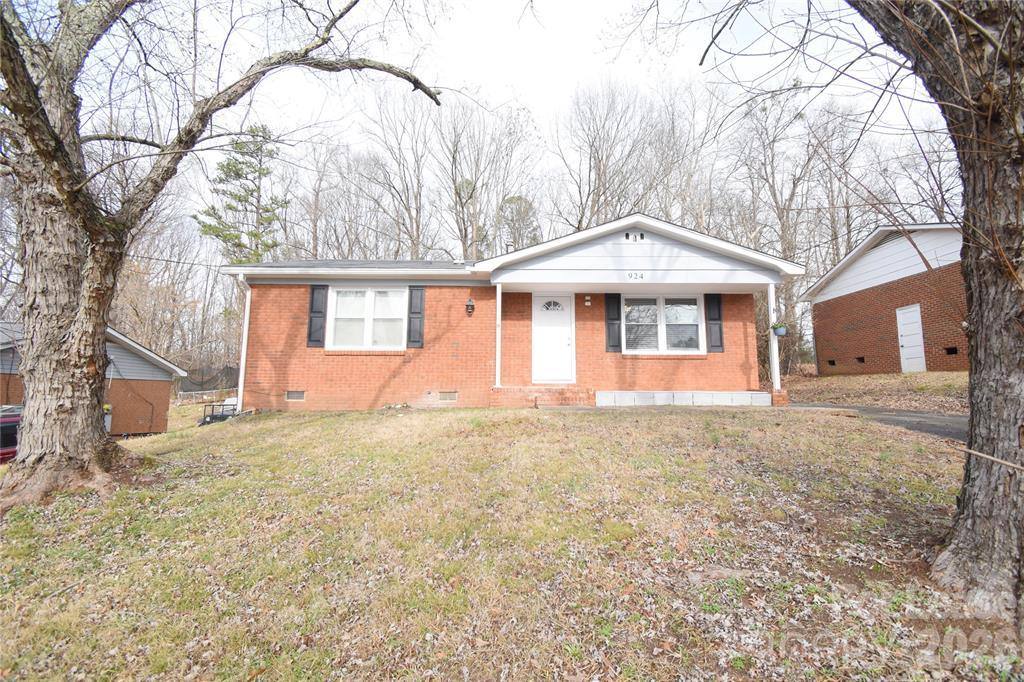 House for rent at 924 Edgegreen Dr, Charlotte, NC 28217