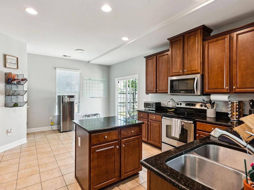 House for rent at 221 Berwick Dr, Summerville, SC 29483