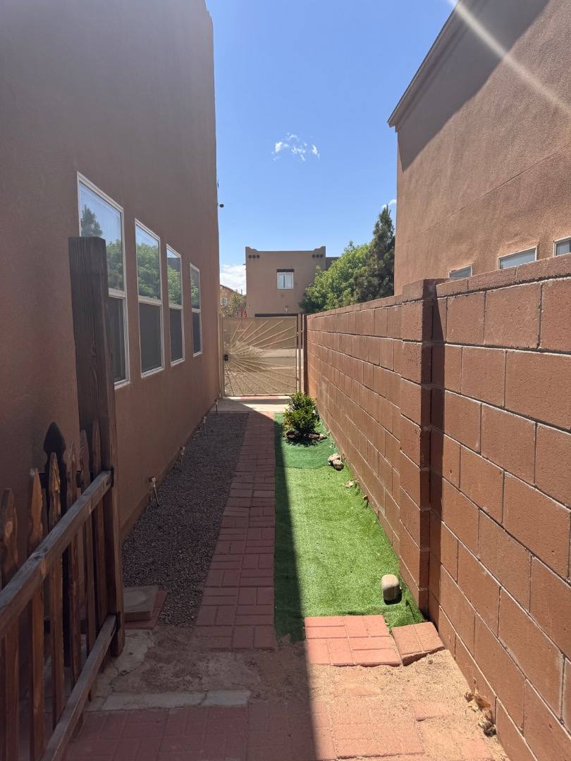 House for rent at 624 Torretta Dr SW, Albuquerque, NM 87121
