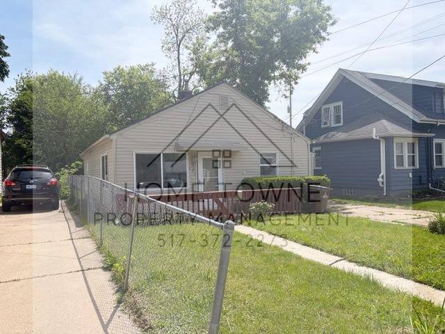 House for rent at 810 Comfort St #810, Lansing, MI 48915