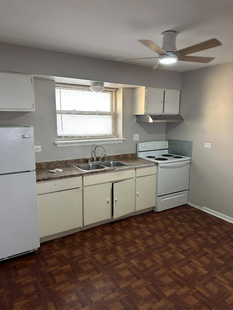 Apartment for rent at 532 N Ardmore Ave #2E, Villa Park, IL 60181