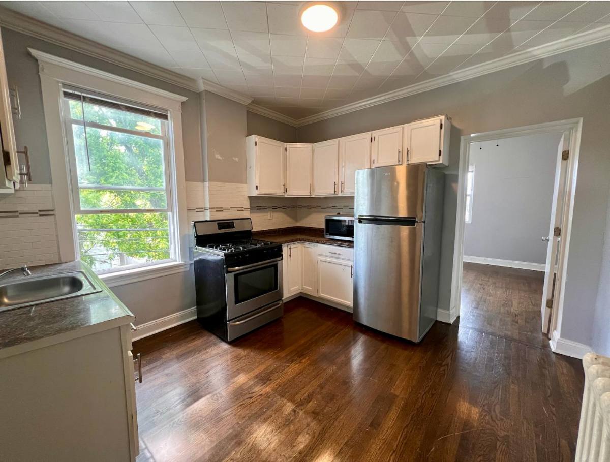 Apartment for rent at 3415 W Lyndale St #2, Chicago, IL 60647