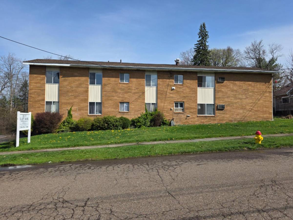 Apartment for rent at 2615 Ellet Ave, Akron, OH 44312
