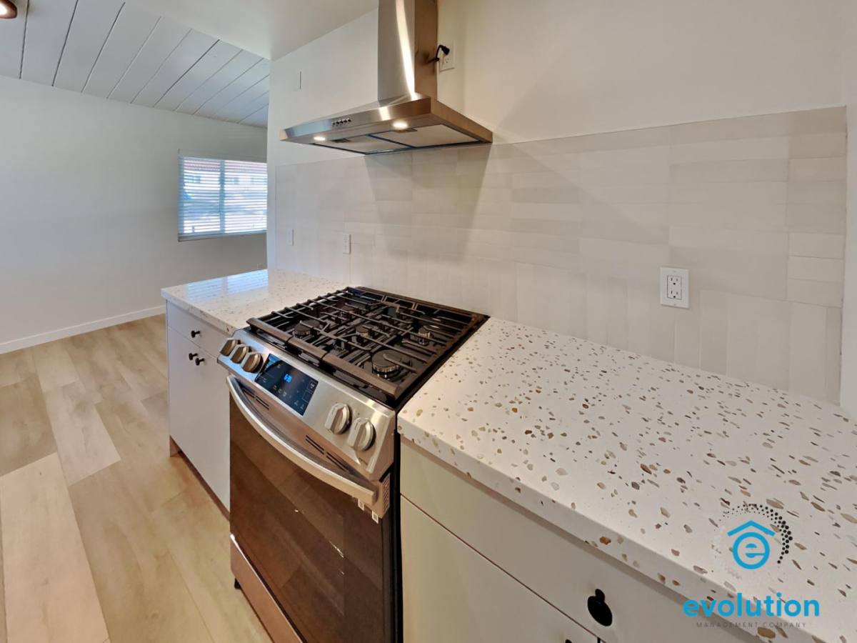 Apartment for rent at 4835 Saratoga Ave 6 Ap, San Diego, CA 92107