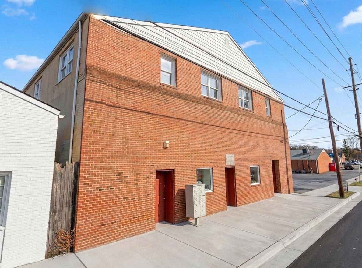 Apartment for rent at 21 W 6th St #A, Front Royal, VA 22630