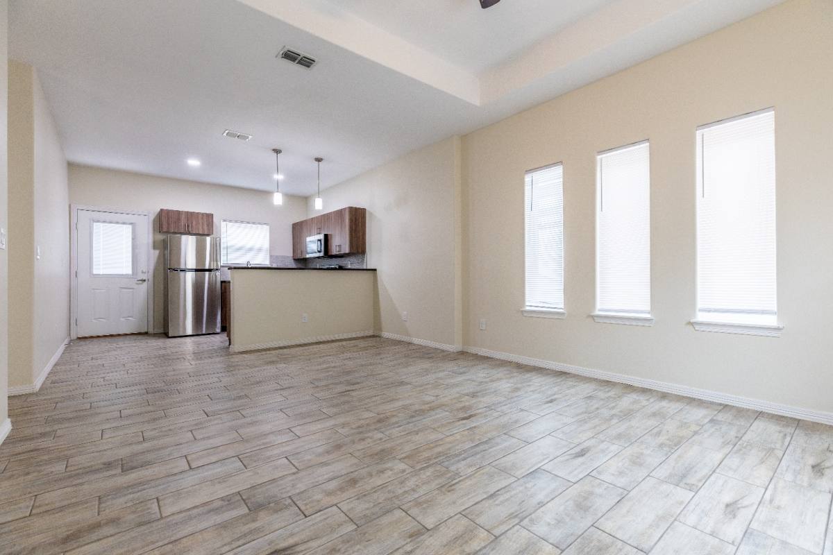 Apartment for rent at 1601 W Greenwich St #1, Edinburg, TX 78541