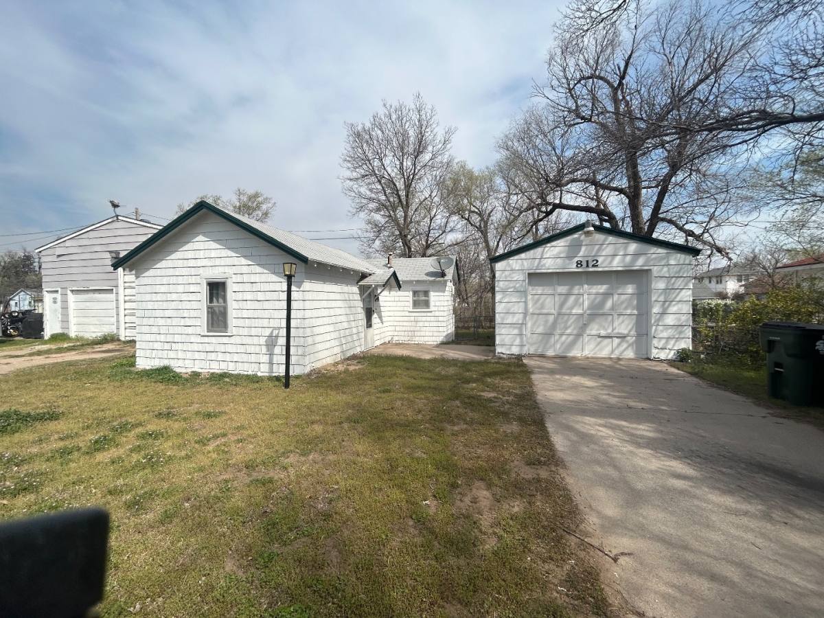 House for rent at 812 W 11th Ave, Hutchinson, KS 67501