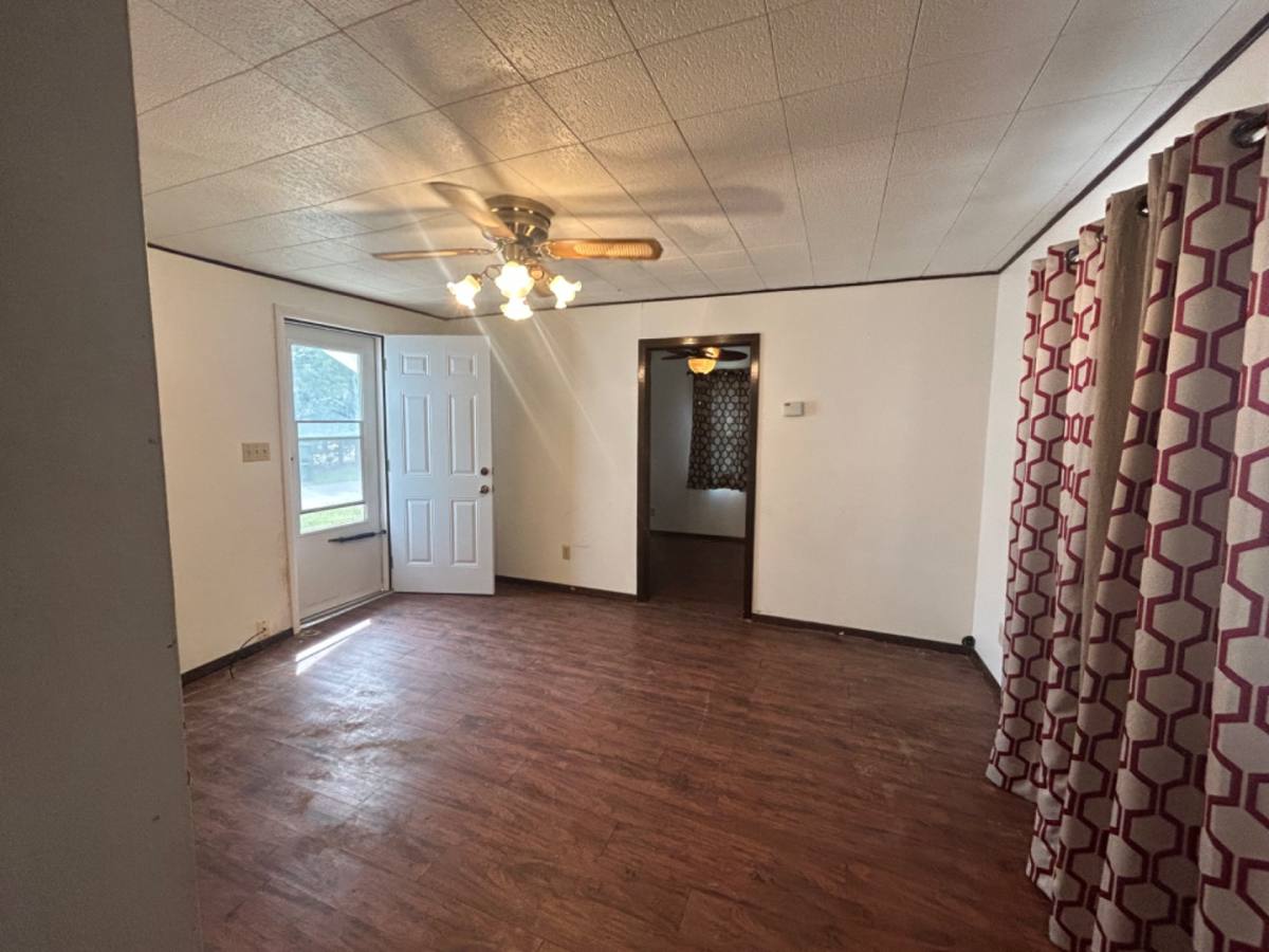 House for rent at 812 W 11th Ave, Hutchinson, KS 67501