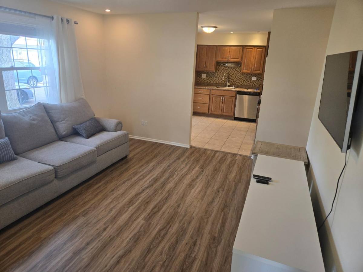 Townhouse for rent at 1233 Mae Court, Wheeling, IL 60090