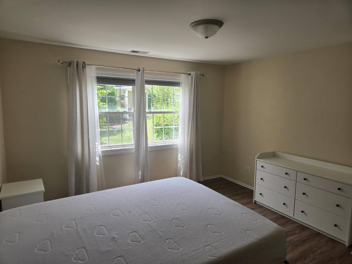 Townhouse for rent at 1233 Mae Court, Wheeling, IL 60090