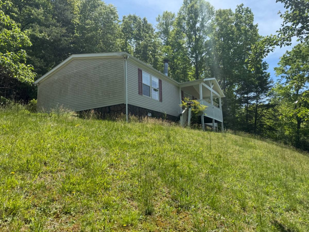 House for rent at 3944 Alley Valley Rd, Fort Blackmore, VA 24250