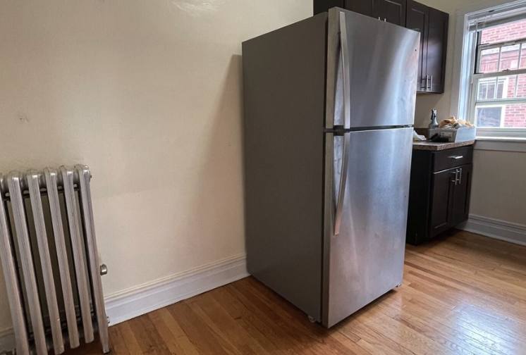 Apartment for rent at 5111 W Montrose Ave #3B, Chicago, IL 60641
