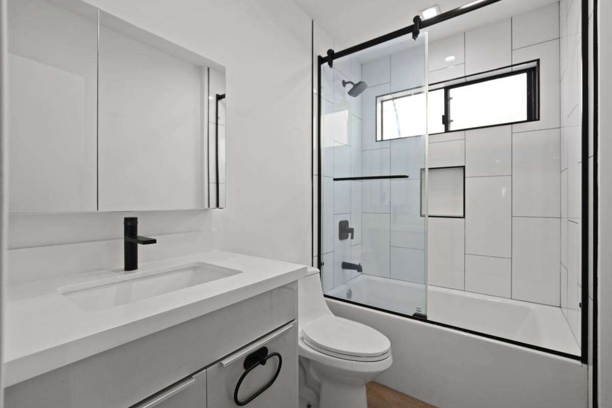 Apartment for rent at 955 N Oxford Ave, Los Angeles, CA 90029