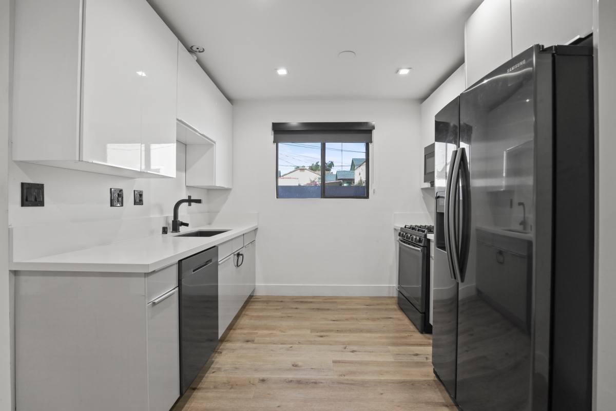Apartment for rent at 955 N Oxford Ave, Los Angeles, CA 90029