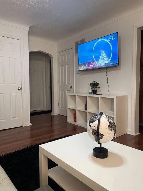 House for rent at 1860 Rochester Rd, Troy, MI 48083