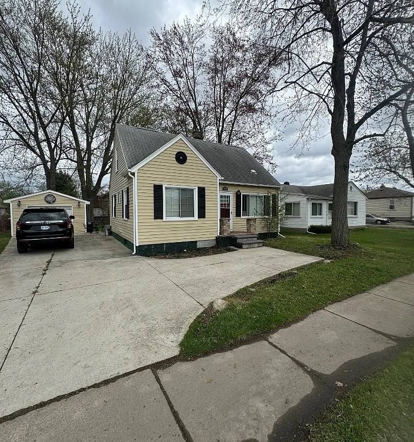 House for rent at 1860 Rochester Rd, Troy, MI 48083