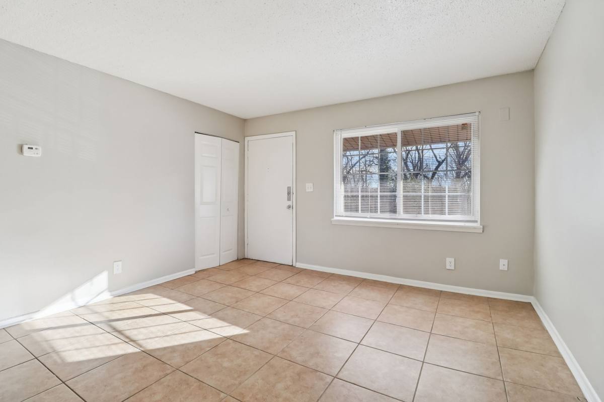Apartment for rent at Eagle Trace, 1 Lakeside Rd, Greenville, SC 29611