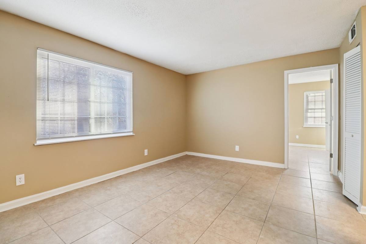 Apartment for rent at Eagle Trace, 1 Lakeside Rd, Greenville, SC 29611